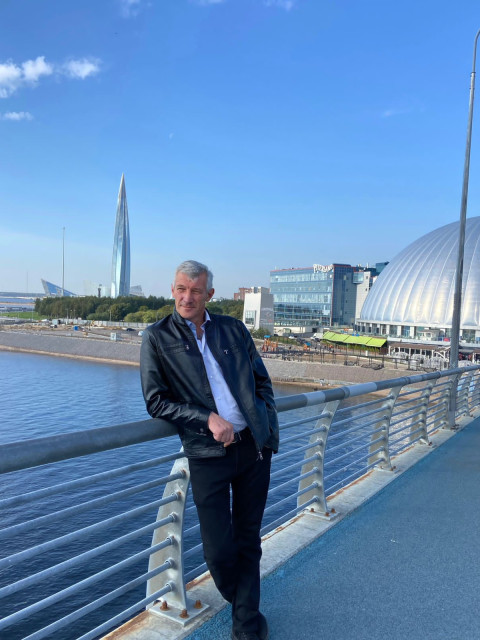 Александр, Россия, Отрадное, 54 года. Он ищет её: кто понравиться, с тем и познакомлюському надо будет, тот узнает обо мне все и даже больше