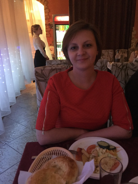 Ирина, Россия, Пермь, 40 лет, 1 ребенок. В разводе. Работаю продавцом-кассиром. Есть вредные привычки. Нет ни одного человека у кого их нет. 