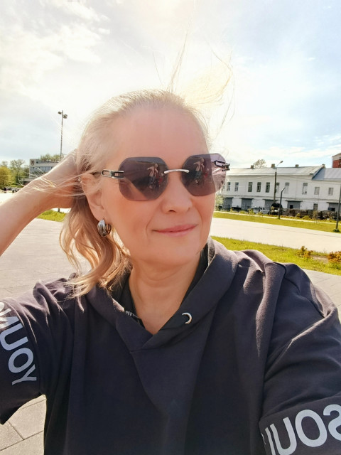 Светлана, Россия, Москва, 49 лет, 2 ребенка. Ищу порядочного, честного, ответственного с чувством юмора, любящего детей, НЕПЬЮЩЕГО! Люблю порядок...  Анкета 425466. 