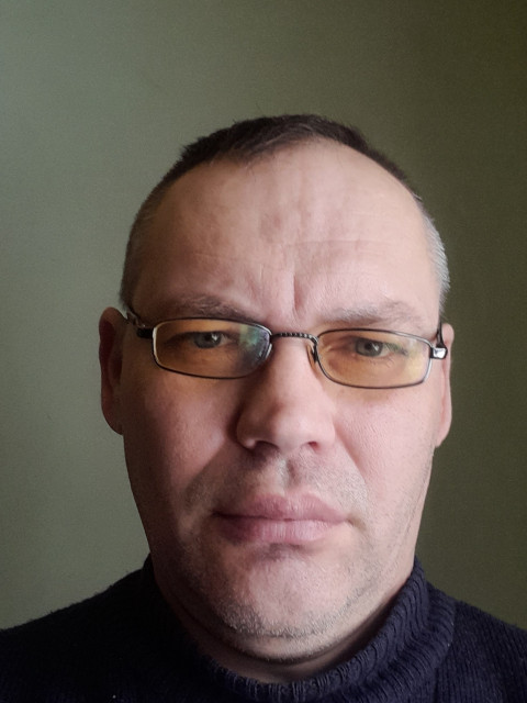 Сергей Светличный, Россия, Луганск, 48 лет. Хочу найти скромную, аккуратную, не конфликтую, старательную-в идеале...скромный, малообщительный, живу в своем доме