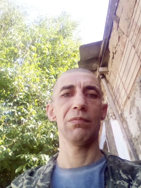 Вова, Украина, Николаев, 48 лет, 1 ребенок. Я инвалид второй группы сижу дома воспитывают дочь добрый заботливый