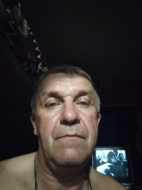 Александр, Россия, Красноярск, 58 лет, 2 ребенка. Я в разводе,. работаю, курю, алкоголем не увлекаюсь. На сайте ищу вторую половинку, надеюсь найти.