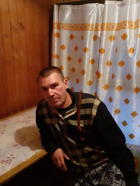 Евгений, Россия, Нижневартовск, 43 года. Работаю в строительной компании есть свой дом в полне обеспечен жву один устал от одиночества здоров