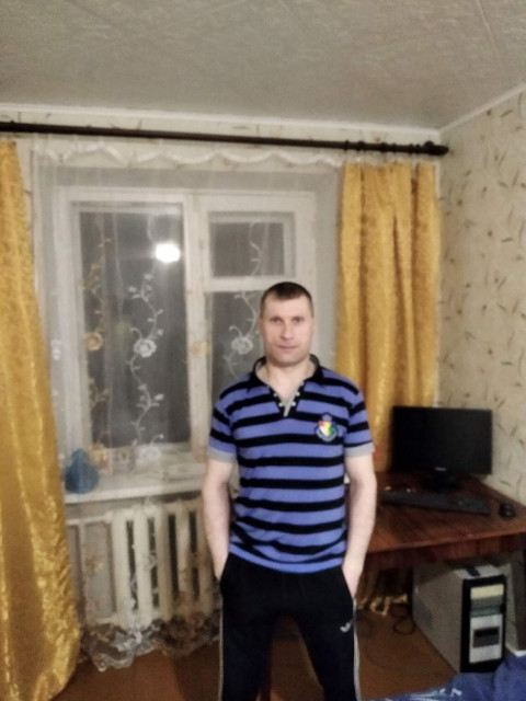 Андрей, Россия, Краснотурьинск, 45 лет. Хочу найти Брюнетка, с карими глазамиХочу создать крепкую семью, дети не помеха. Не пью, не курю. 