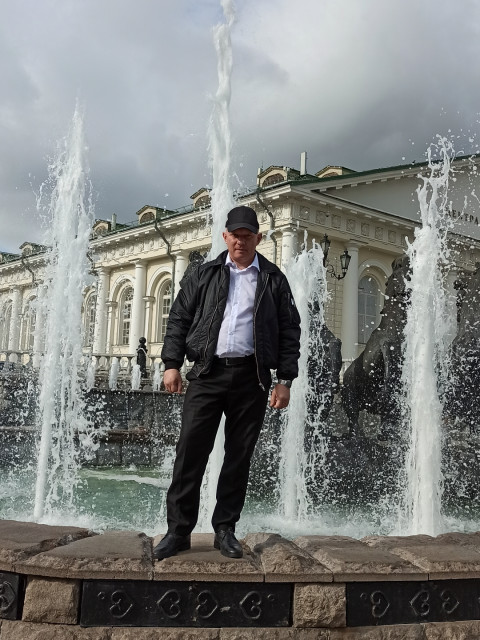 Александр, Москва, м. Сокольники, 46 лет. Хочу найти Образованную , добрую с интеллектом  , только из москвы . Желательно чтоб не курила ! Без кредитов  , и долгов  , нормальный  . Не курю  , не пью потому что водитель  , знаю чего хочу 
