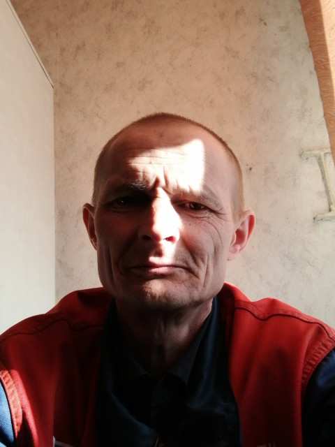 Евгений, Россия, Мичуринск, 44 года, 2 ребенка. скромный, добрый(иногда от этого страдаю сам же, ибо не могу никому ответить нет, этим и пользуются)