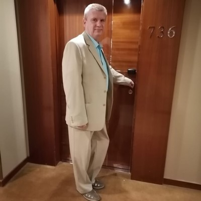 Алексей Захаров, Россия, Сосновый Бор, 50 лет, 1 ребенок. главное ВСТРЕТИТЬ ЕЁ!!! желательно женственную, с фигуройувы, мне уже не 45, а 50 и почему то " свободен" 