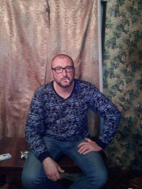 Евгений, Россия, Луганск, 44 года. Хочу найти добрую отзывчивую с чувством юмораЯ Мужчина европейской внешности, вполне симпатичный