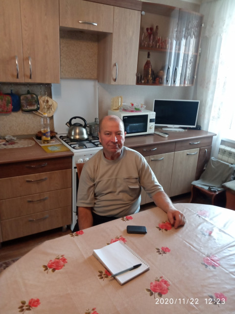 виктор, Россия, Воронеж, 68 лет. вдовец не пью не курю, работающий пенсионер, свой дом, ищу женщину для совместного проживания