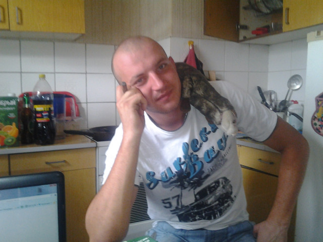 Антон, Россия, Санкт-Петербург, 38 лет, 1 ребенок. В разводе, ищу женщину 30-40, комфортного общения и создания семьи. 