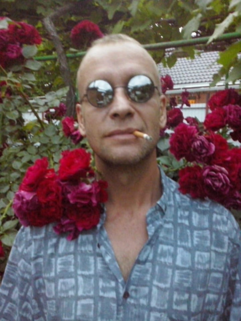 Олег, Россия, Санкт-Петербург, 53 года, 3 ребенка. В разводе 5 лет. Живу один. Хочу встретить адекватную женщину для создания семьи. От40 до55. Я очень