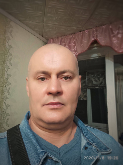 Андрей, Россия, Севастополь, 43 года, 1 ребенок. Привет. Ищу девушку для серьёзных отношений, создания семьи. Я без вредных привычек, хожу в зал. Зар