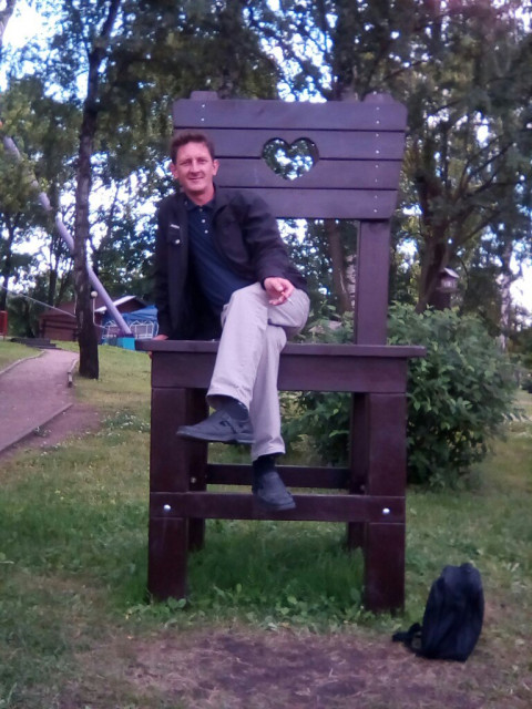 Денис, Россия, Санкт-Петербург, 44 года. Ищу добрую, ласковую принцессу которая примет меня такого какой есть. Обычный парень, обычной внешности, не богат и не беден. Ищу даму сердца от 40 лет для создания семьи