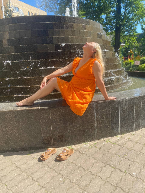 Лилия, Санкт-Петербург, 48 лет, 9 фото. Мечта: построить вместе дачу у леса и озера... Ищу жизнелюбивого мужчину, с золотыми руками, не ворчуна....  Анкета 448147. 