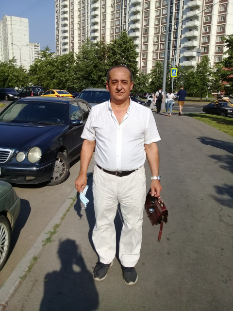 Эдуард, Россия, Москва, 52 года, 2 ребенка. Я армянин разведен 35 лет проживаю в Москве. два взрослых сына.сам бывший спортсмен футболист. люблю