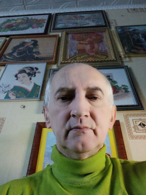 Василий, Россия, Москва, 62 года. Хочу найти добрую  и  чувством  юмора  до  50 летработаю  в  ЦДРИ  столяром  в  свободное  время  вышиваю  когда  была  жива  жена  любил  готовить  