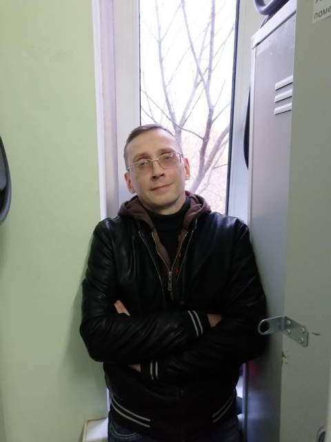 Константин, Россия, Москва, 46 лет. Хочу найти Написать портрет идеальной женщины наверное не возьмусь.. слишком много нюансов)) Все зависит от совОчень жизнерадостный позитивный и общительный!! Не очень в восторге от постоянных и долговременных п