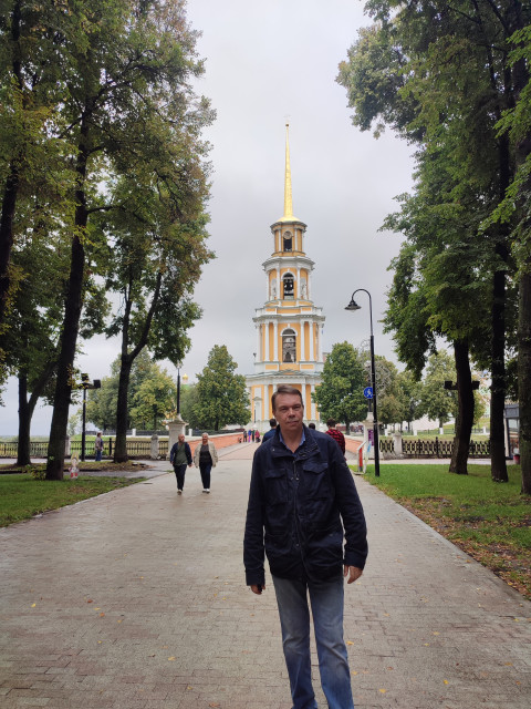 Вадим, Москва, м. Юго-Восточная, 58 лет. московский москвич) . родился. учился, живу и работаю в Москве. По образованию Технолог. 
 В развод