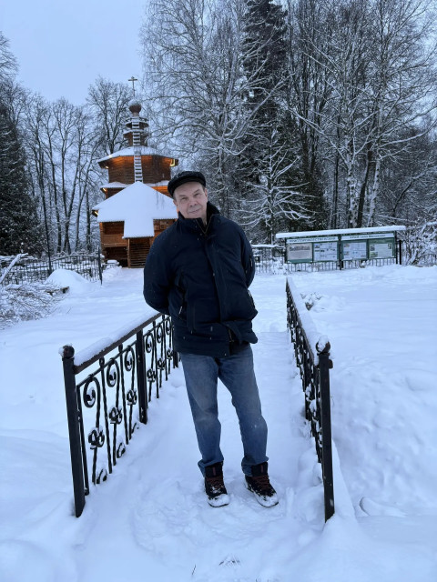 Вадим, Москва, м. Юго-Восточная, 58 лет. московский москвич) . родился. учился, живу и работаю в Москве. По образованию Технолог. 
 В развод