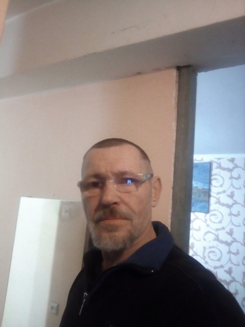 Дмитрий, Россия, Сочи, 53 года. Хочу найти от 19 до 30 стройную, весёлую, добрую, но, главное-ЧЕСТНУЮне обычный, с чувством юмора, начитан. 