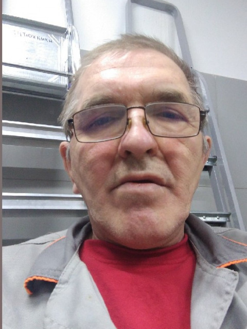 Павел, Россия, Москва, 58 лет. Работаю мастером СТС. Спокойный не пьющий. 
