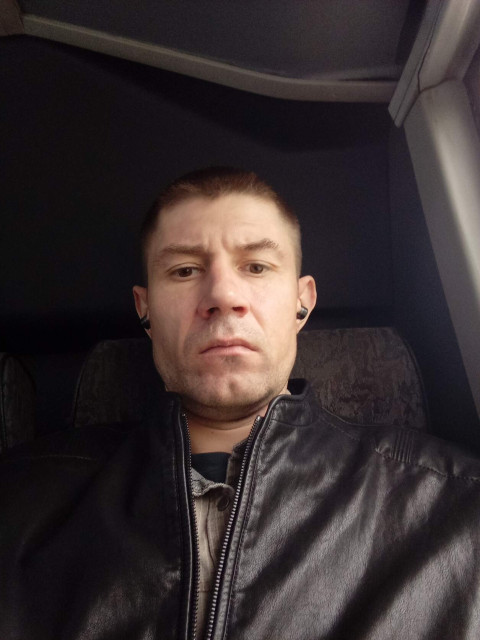 Дмитрий, Россия, Москва, 41 год. Хочу найти Добрую, честную, ласковую, не предателяДобрый, обычный парень ищу единственную и неповторимую для меня девушку.