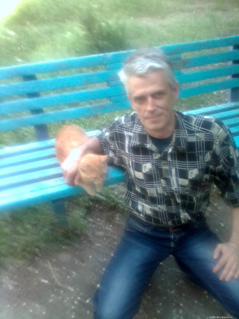 Антон Надейкин, Россия, Волгоград, 45 лет. Не женат, детей нет, работаю по изготовлению мебели. Не алкоголик