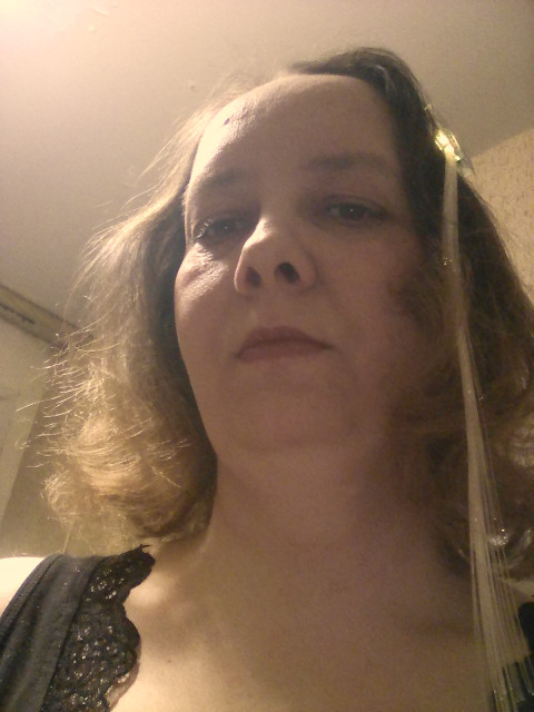 Татьяна, Россия, Бронницы, 47 лет, 1 ребенок. Познакомлюсь с мужчиной для любви и серьезных отношений. Живу вместе с сыном , работаю . Есть дом в деревне , люблю разводить домашние цветы. 