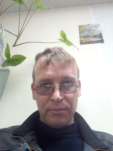 Евгений, Россия, Саратов, 45 лет. Познакомлюсь с женщиной для брака и создания семьи.не пьющий ,уравновешенный,живу с родителями