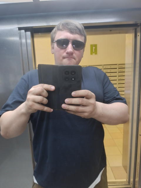 Олег, Россия, Санкт-Петербург, 40 лет. Хочу найти Симпатичную, добрую, весёлую женщину для создания семьи.Могу сказать, что криминала, кредитов, долгов, алиментов за мной нет. Дом-работа. Много читаю. По ба