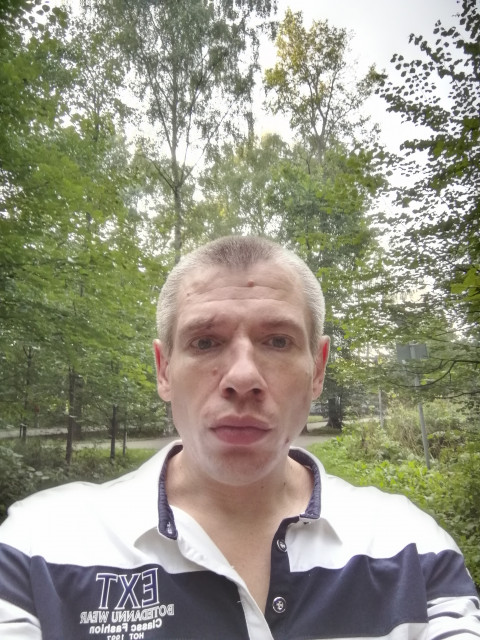 Павел, Россия, Москва, 26 лет. Познакомлюсь с девушкой для любви и серьезных отношений.Я русский добрый атзывчетый человек не курю непью, люблю гулять, кино, в кафе, парки ходить гулять