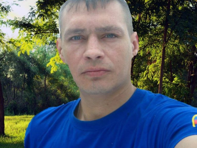 Дмитрий Мамтеев, Россия, Починки, 43 года, 1 ребенок. Хочу найти Надежную, внимательную. с чувством юмора, 39-50Если грустно на душе и туго
Ты нажми на клавишу скорей. 
И увидишь ты улыбку друга
И на сердце ст