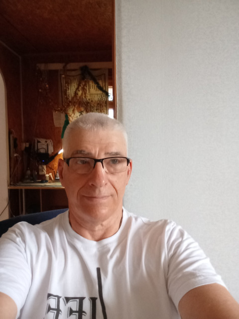 Игорь, Россия, Севастополь, 60 лет. Познакомлюсь с женщиной для дружбы и общения. Нормальный, без вредных привычек, не спонсор. Жаждущим " красивой жизни" просьба не беспок