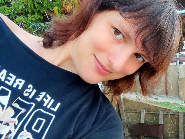 Elvira Sotnikova, Россия, Керчь, 31 год, 1 ребенок. Я - женщина… я смесь… из ада с раем…
Сто тысяч разных лиц… живут во мне…
Кого-то… я люблю и уважаю