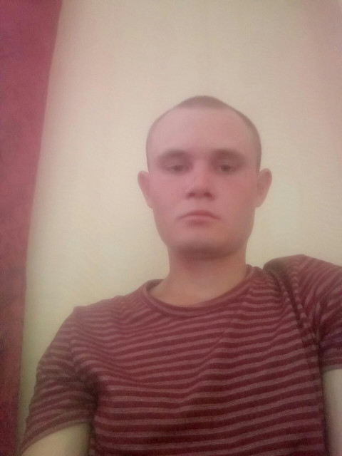 Роман, Россия, Туймазы, 24 года. у меня голубые глаза