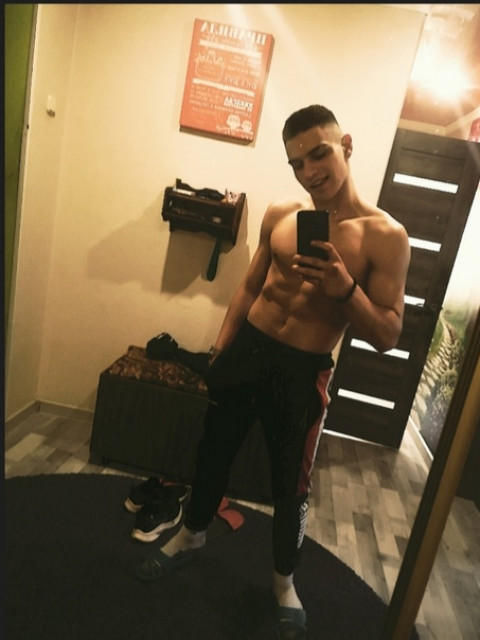 Олег, Беларусь, Барановичи, 24 года. Познакомлюсь с девушкой для дружбы и общения. ДобруюХороший мальчик, аккуратный, буду ухаживать за тобой как ни кто другой..... :hahaha::hahaha::hahaha: