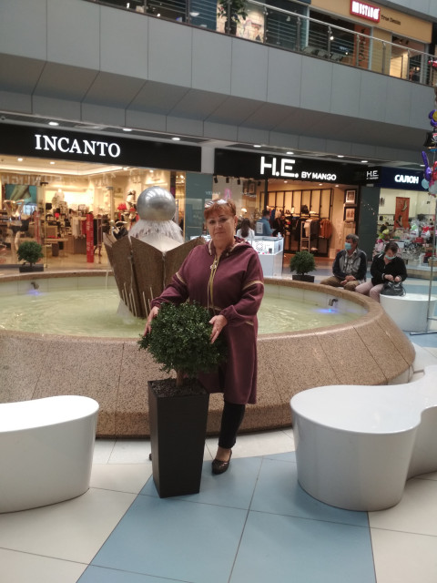 Людмила, Россия, Челябинск, 69 лет. Хочу найти знакомлюсь с мужчиной для дружбы и общения. добрый, не курилпенсионерка люблю старые фильмы смотреть я мастер маникюрша , педикюрша люблю свою работу , люблю жи