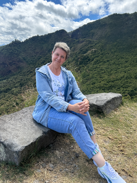 Елена, Россия, Белгород, 54 года, 1 ребенок. Познакомлюсь с самостоятельным, порядочным, надежным, верным, веселым, но прежде всего близким мне пВсю жизнь была за мужем, именно «за мужем», сейчас вдова. Два высших образования. Православная. За р