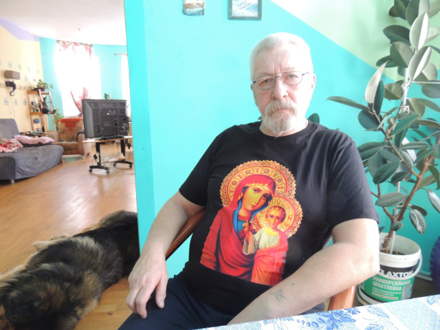 Михаил, Россия, Омск, 72 года. Хочу найти Нормальную не курящую.живу на берегу иртыша свой дом