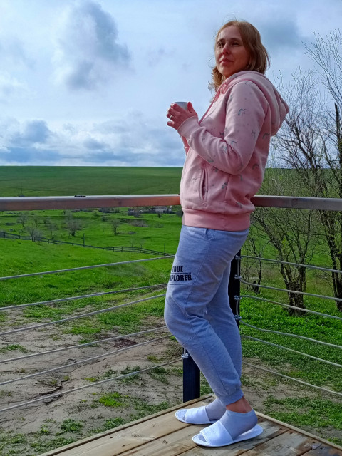 Светлана, Москва, м. Тропарёво, 42 года, 4 ребенка. Познакомлюсь с мужчиной для любви и серьезных отношений, брака и создания семьи, воспитания детей, дЯ жизнерадостная, независимая, целеустремлённая.