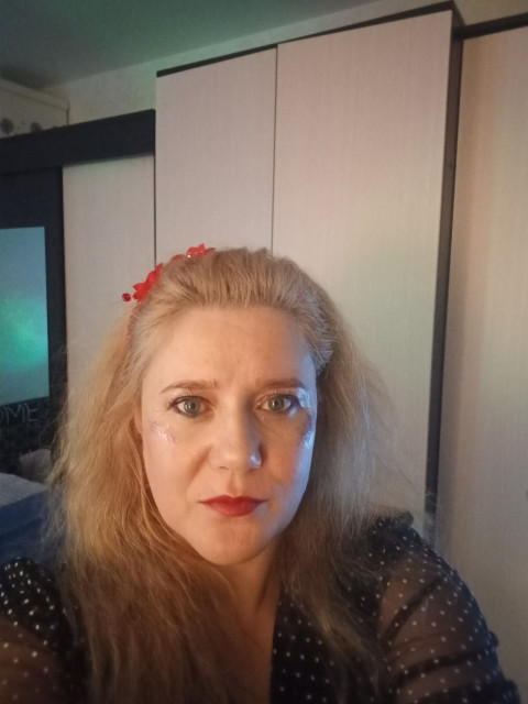 Mari, Россия, Москва, 41 год. Ищу: Знакомство с мужчиной от 45 лет с которым можно разделить уют частного дома: вместе пить кофе на террасе,...  Анкета 503411. 