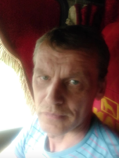 Юрий, Санкт-Петербург, м. Автово, 52 года, 1 ребенок. Познакомлюсь с женщиной для  серьезных отношений, брака создания семьи. Честный, открытый человек, в разводе, ценю семейные отношения)