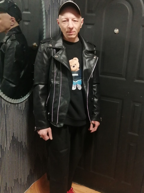 Алексей Савенков, Россия, Красноярск, 46 лет, 3 ребенка. Хочу найти Девушку любящую детей, семейный уют. Которая полюбит меня таким какой я есть.Невысокого роста, с вредной привычной я курю. Люблю активный образ жизни