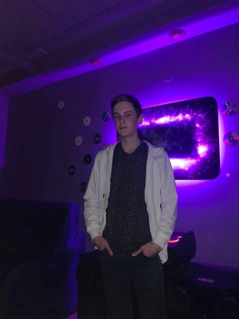 Максим, Россия, Абакан, 21 год. Познакомлюсь с девушкой для любви и серьезных отношений, брака и создания семьи, воспитания детей. хочу найти девушку для серьёзных отношений