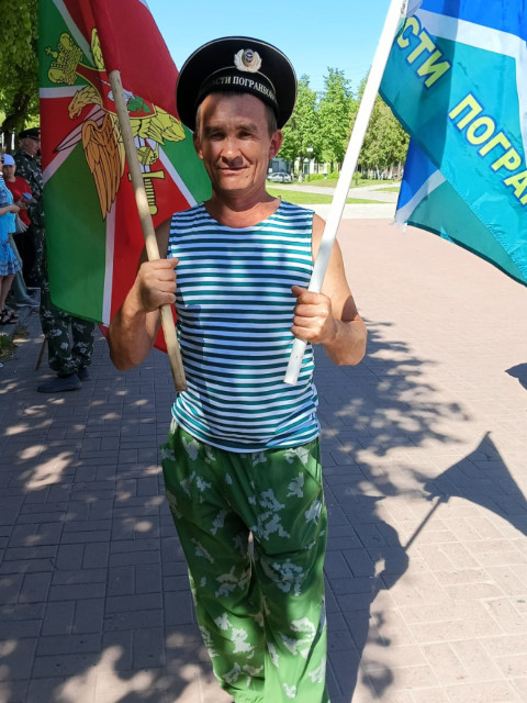 Саня, Россия, Йошкар-Ола, 43 года, 2 ребенка. Познакомлюсь с женщиной для любви и серьезных отношений. Курю, выпиваю редко, работаю строителем, 2дочки живём отдельно