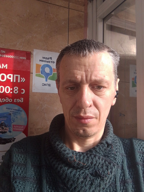 Роман, Россия, Барнаул, 45 лет. Он ищет её: Познакомлюсь с женщиной для любви и серьезных отношений, брака и создания семьи. Я не пьющий не курю люблю детей