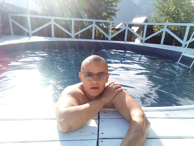 Василий, Россия, Барнаул, 42 года. Познакомлюсь с женщиной для любви и серьезных отношений, дружбы и общения. Люблю общение на любые темы с чувством юмора люблю отдыхать на природе трудолюбивый  спокойный друже