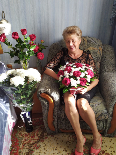 Светлана, Россия, Красноперекопск, 63 года, 2 ребенка. Познакомлюсь с мужчиной для дружбы и общения. Устала от одиночества, надеюсь встретить мужчину порядочного с чувством юмора. 