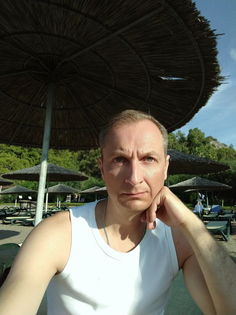 Николай, Россия, Москва, 45 лет. Ищу женщину со сходными ценностями и взглядами на жизнь. С кем будем смотреть в одну сторону, а не только...  Анкета 539752. 