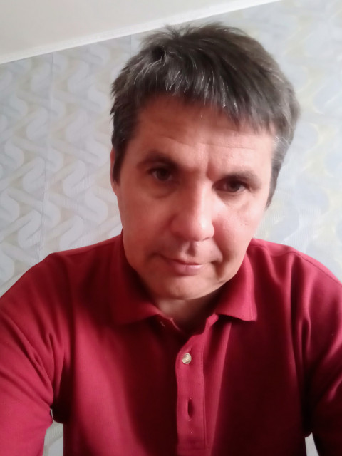 Илья, Россия, Брянск, 52 года, 3 ребенка. Хочу найти Добрую, без тараканов - этого добра хватило на всю жизньОбычный. Работаю. Небогатый. Живу один. 